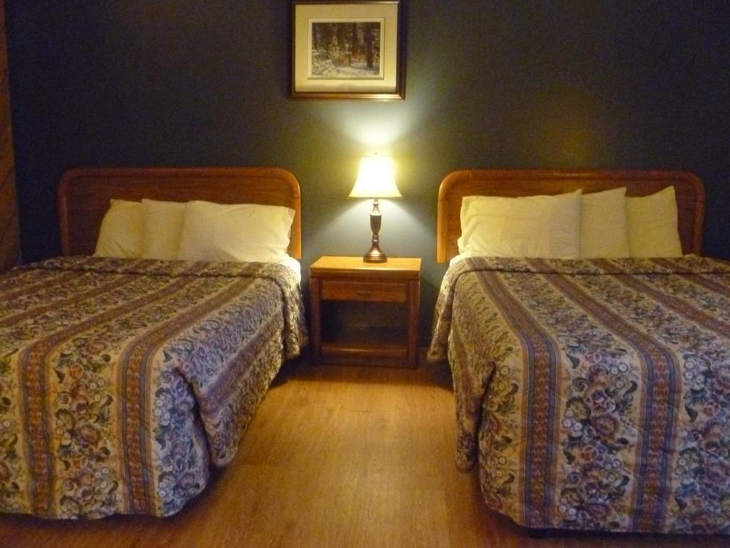 Timber Inn Motel Phillips 外观 照片