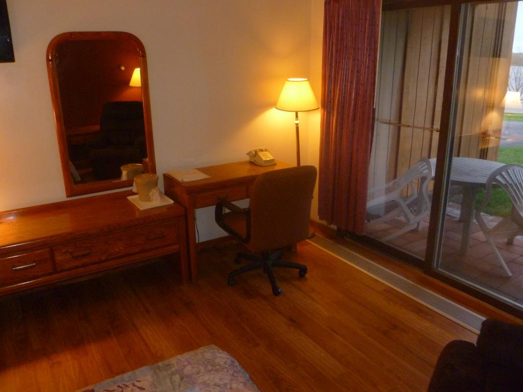 Timber Inn Motel Phillips 外观 照片